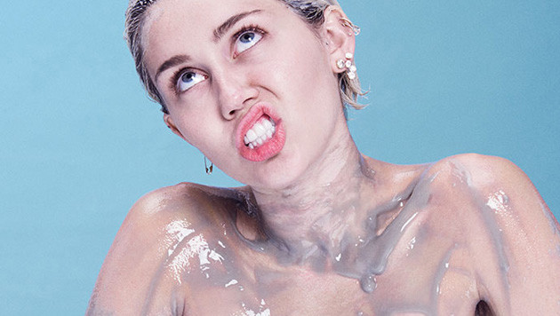 Miley Cyrus desnuda