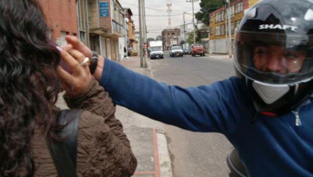 Robo de celular en la calle