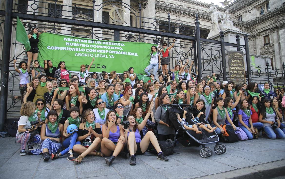 Marcha a favor del Aborto - debate sobre la despenalización en Diputados (NA)