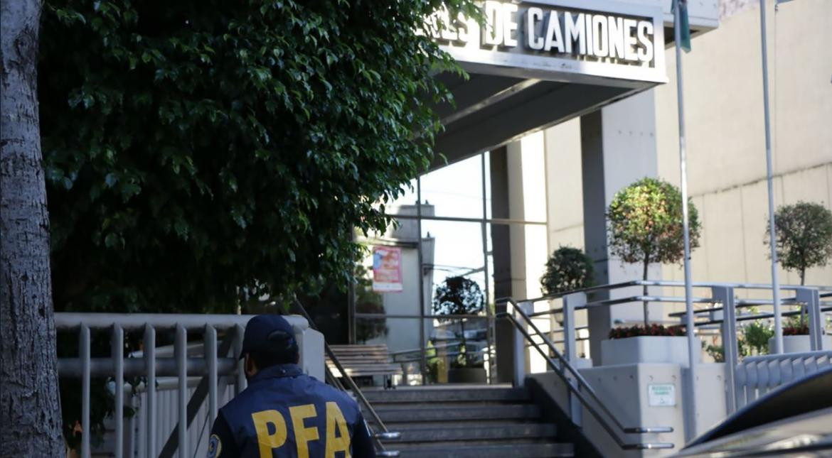 Allanamiento en sede Camioneros