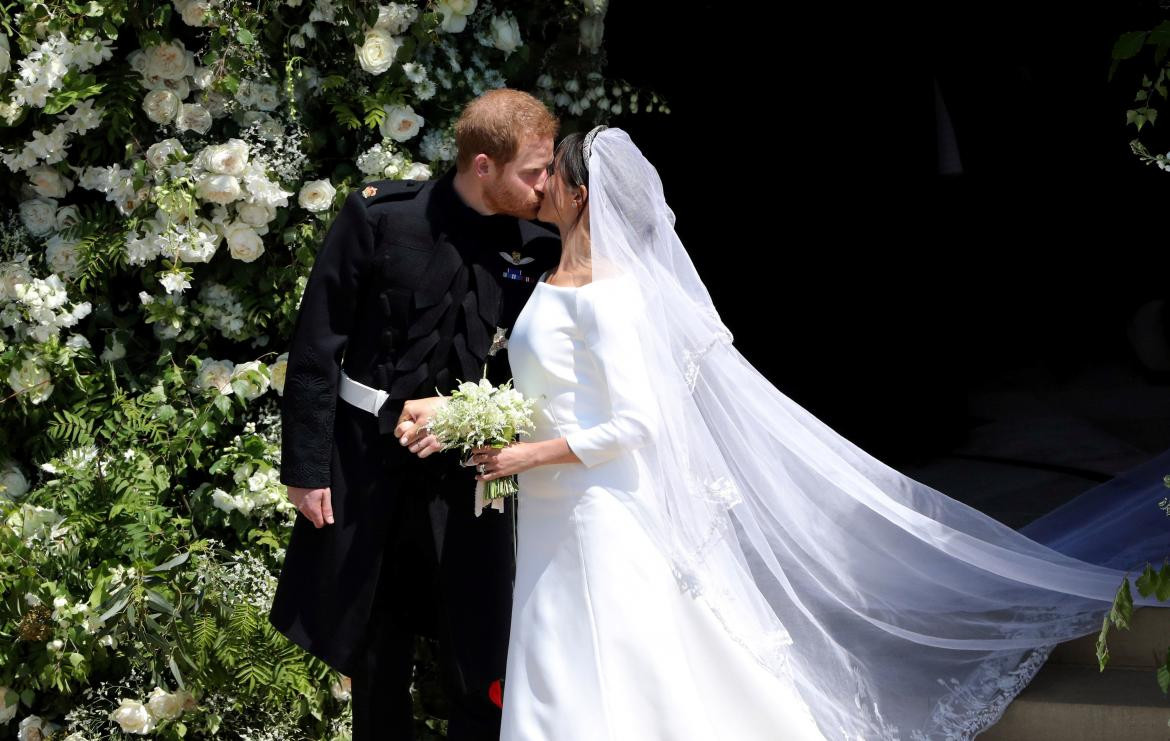 Beso entre el príncipe Harry y Meghan Markle en la Boda Real (NA)