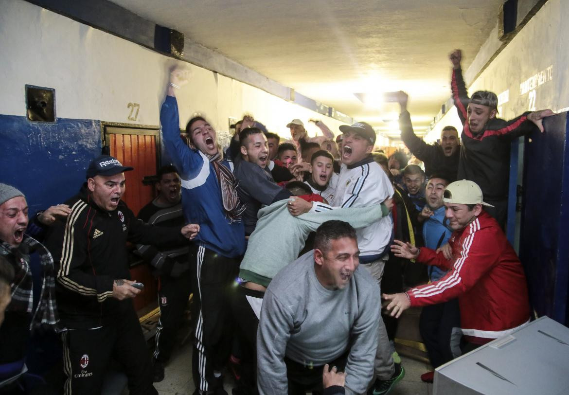 Presos viendo el Mundial en Unidad Penal número 9 de La Plata, NA