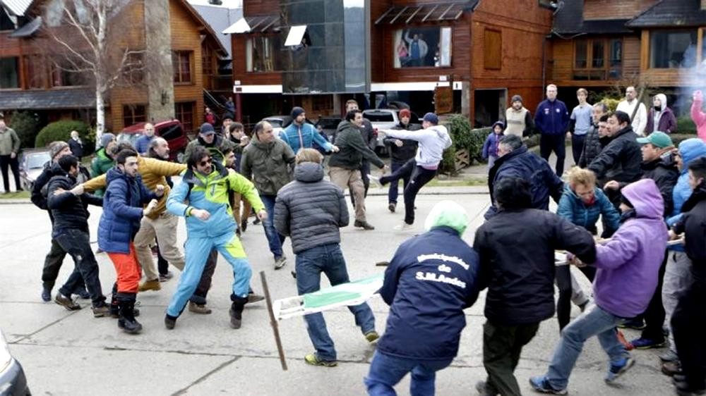 Corte de accesos a turistas en Chapelco - Incidentes (Foto: Federico Soto)