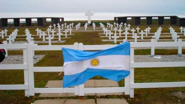 Cementerio Darwin - soldado caído