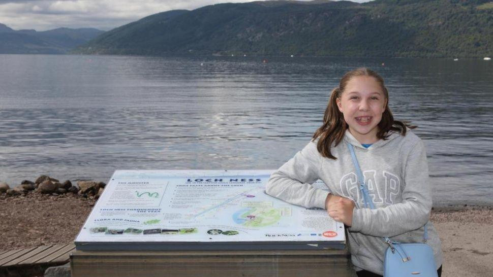 Niña de la mejor foto del Monstruo de Lago Ness