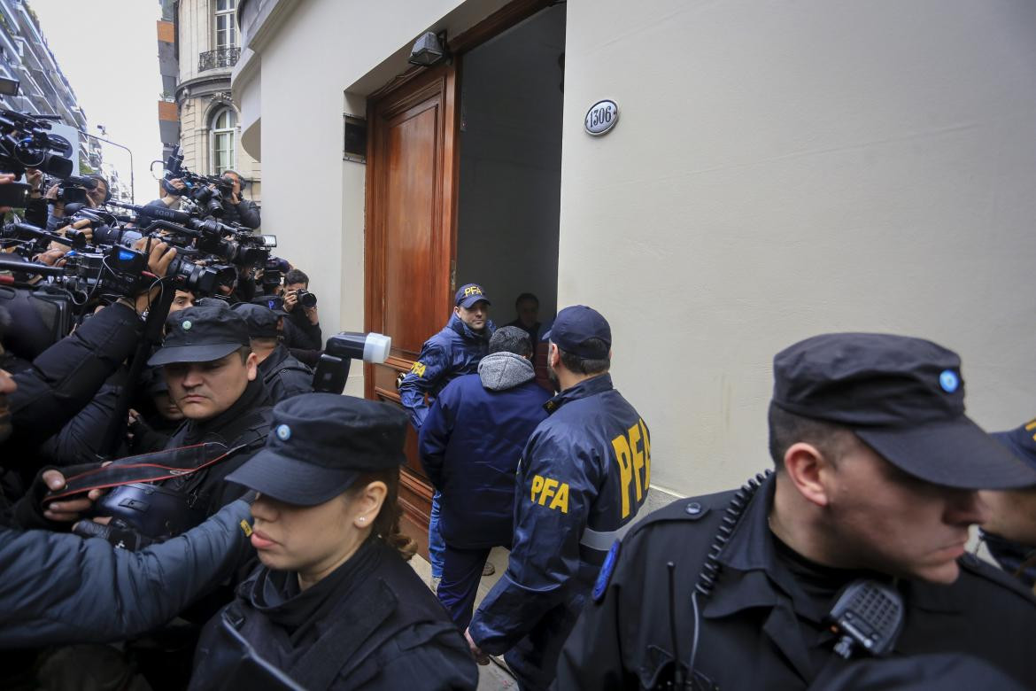 Allanamiento a Cristina Kirchner en Recoleta, NA