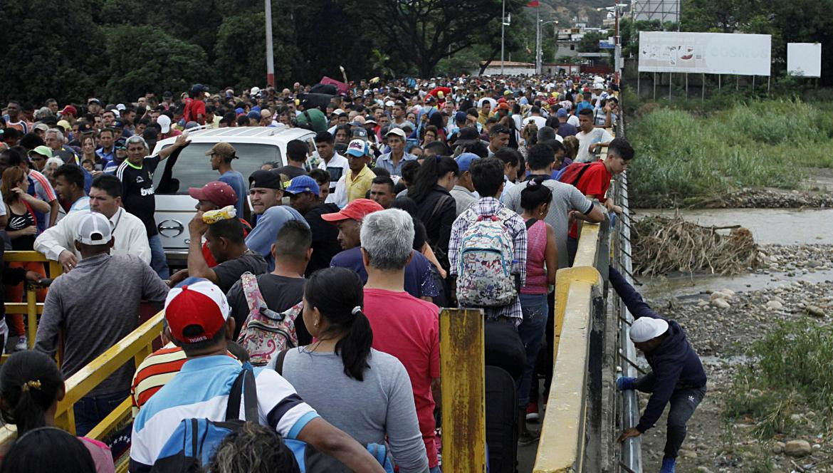 Venezolanos emigran a Colombia (Reuters)