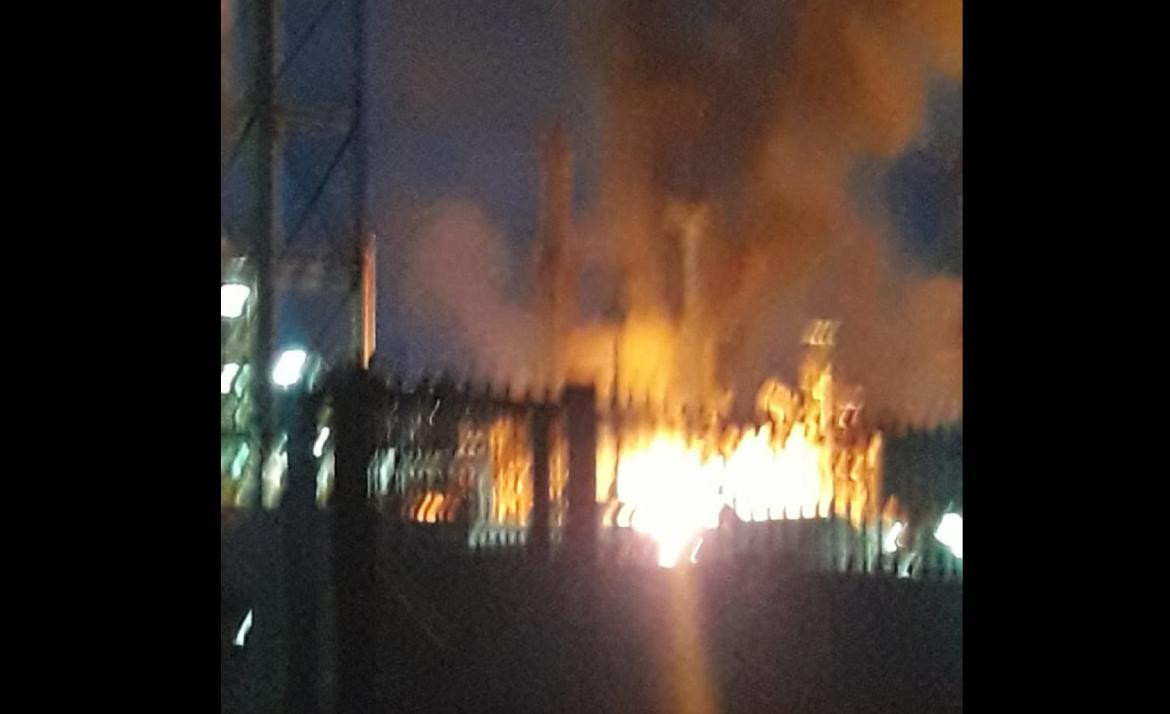 Incendio de magnitud en destilería de Bahía Blanca