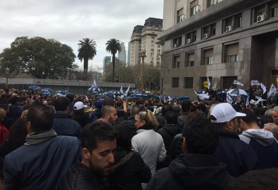 Trabajadores de Justicia y Seguridad marcharon por posibles despidos