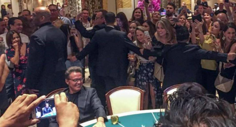 Luis Miguel apareció en un casino y sus fans enloquecieron