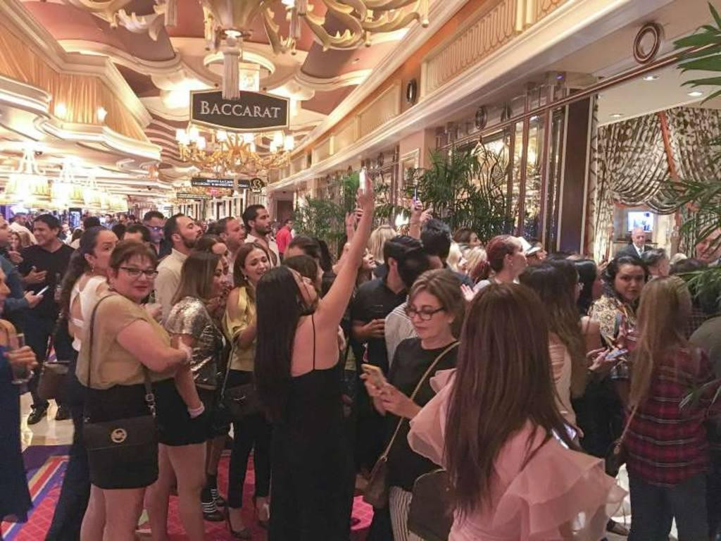 Luis Miguel apareció en un casino y sus fans enloquecieron