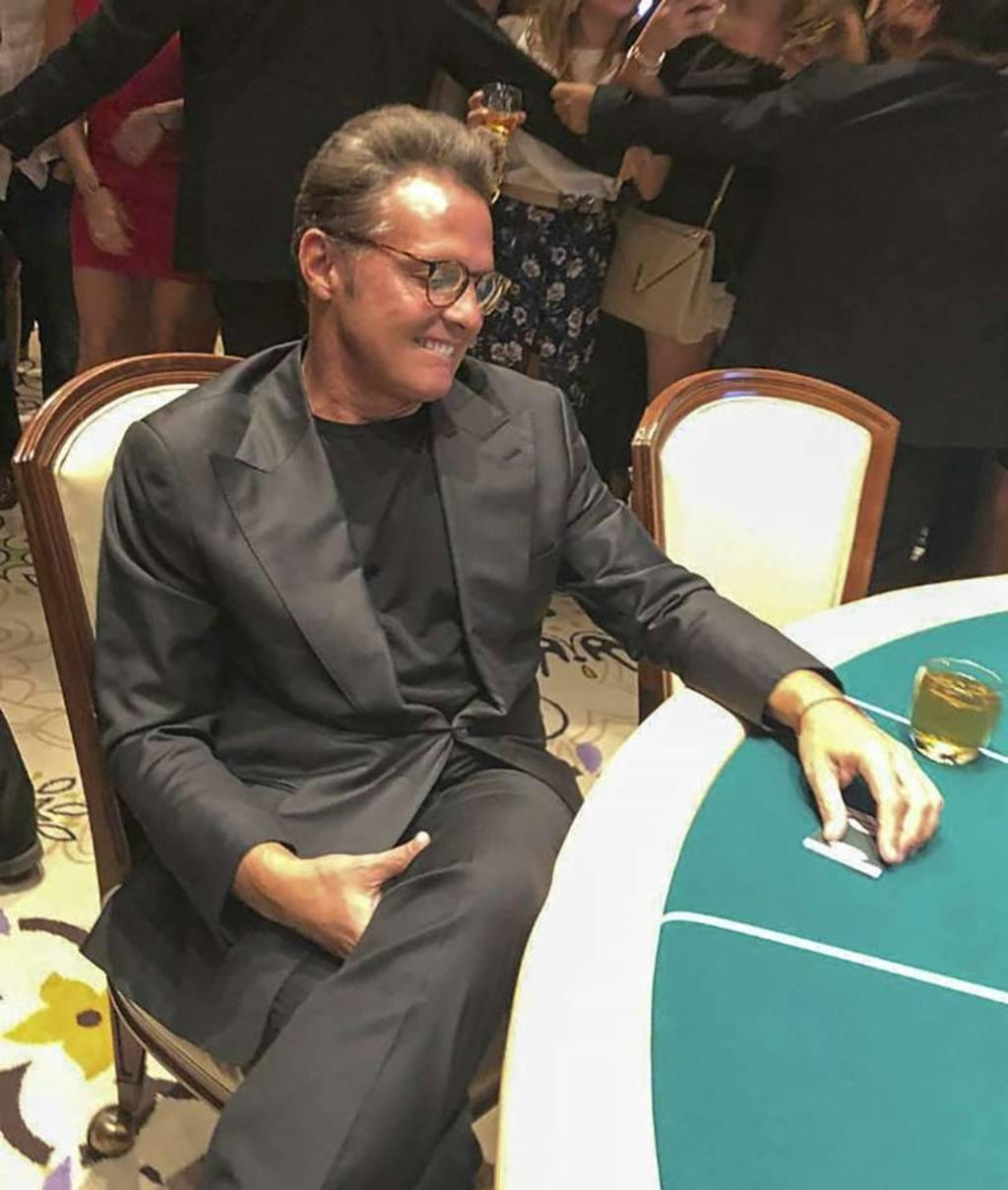 Luis Miguel apareció en un casino y sus fans enloquecieron