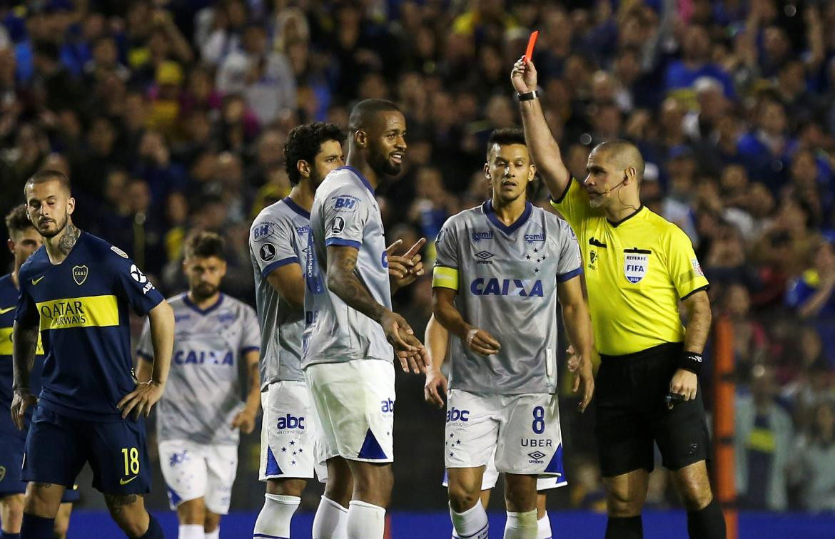 Expulsión de Dede en Boca vs. Cruzeiro (Reuters)