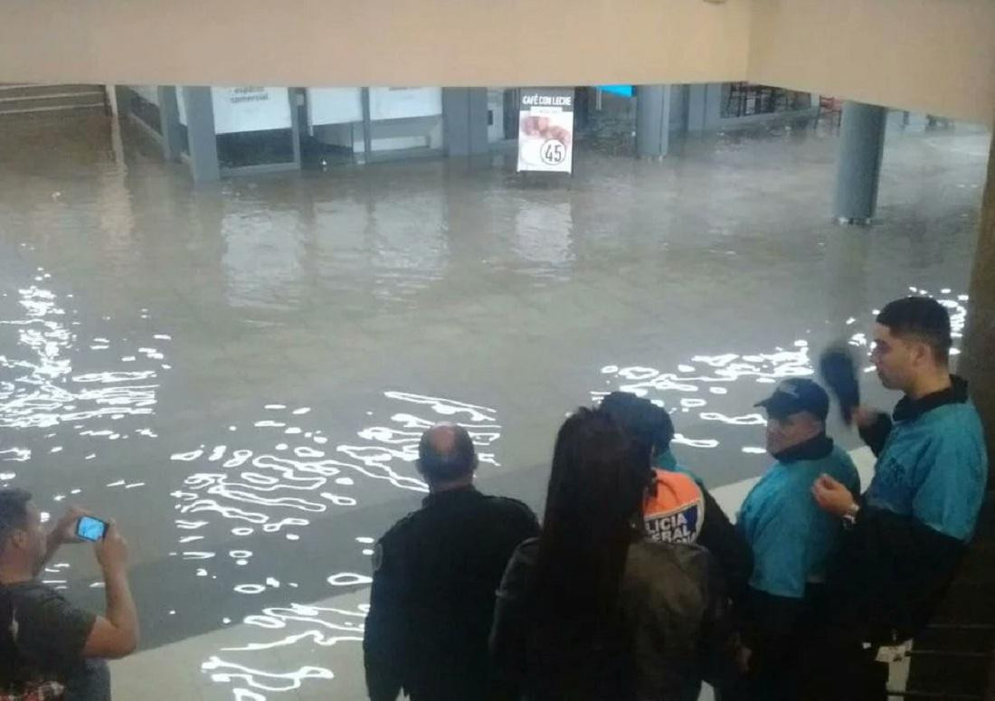 Se inundó la línea C y el servicio está interrumpido