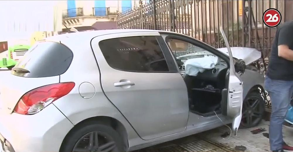 Escapaba de la policía, chocaron contra una iglesia, policiales