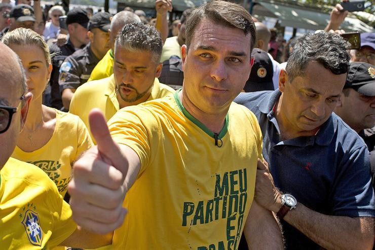 Flavio Bolsonaro, Jair Bolsonaro, Brasil