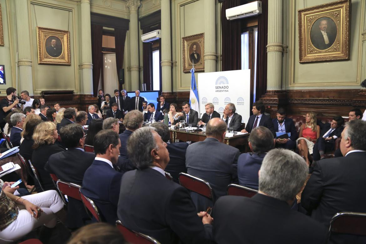 Reunión de la Comisión de Presupuesto y Hacienda del Senado en el Congreso de la Nacion, NA