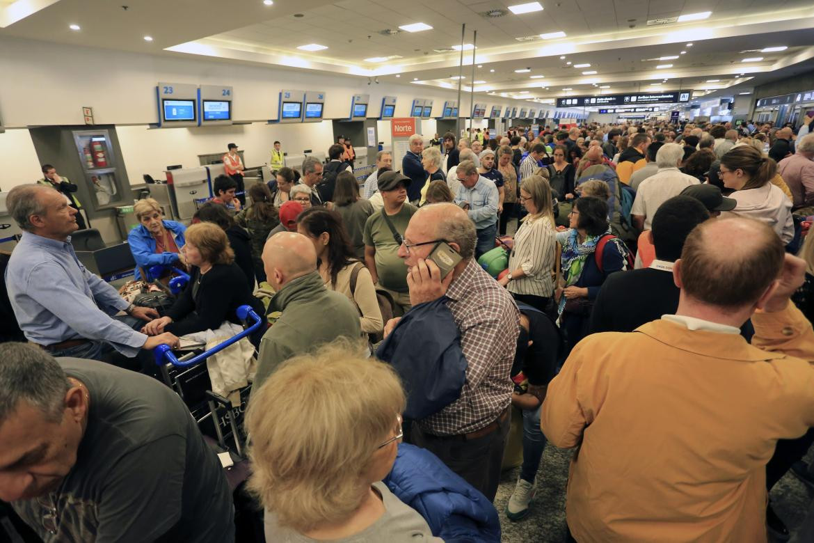 Vuelos suspendidos en Aeroparque por conflicto gremial en Aerolineas Argentinas y Austral, NA