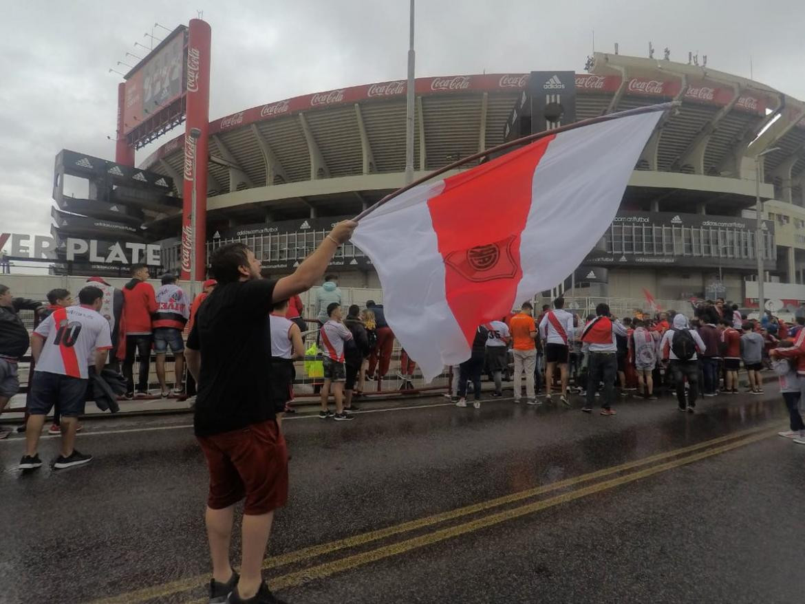 Hinchas de River - Banderazo