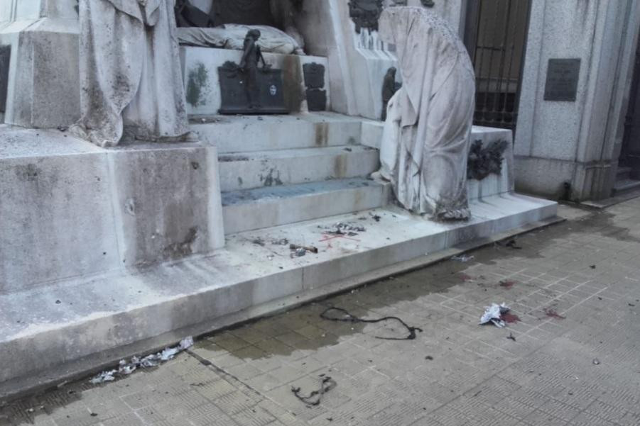 Explosión en mausoleo del Cementerio de Recoleta