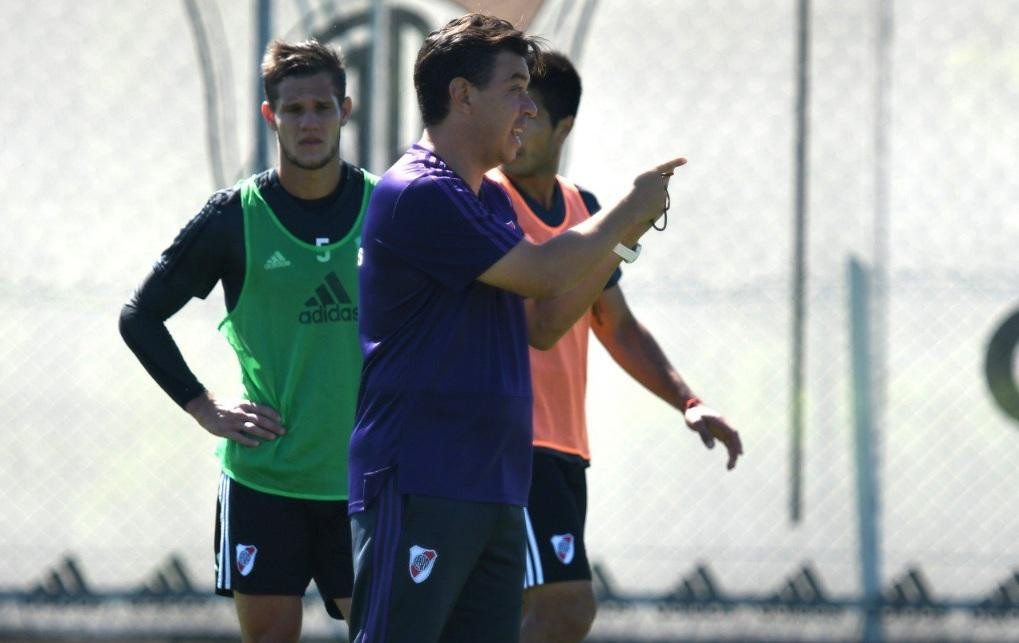 Entrenamiento de River en el River Camp