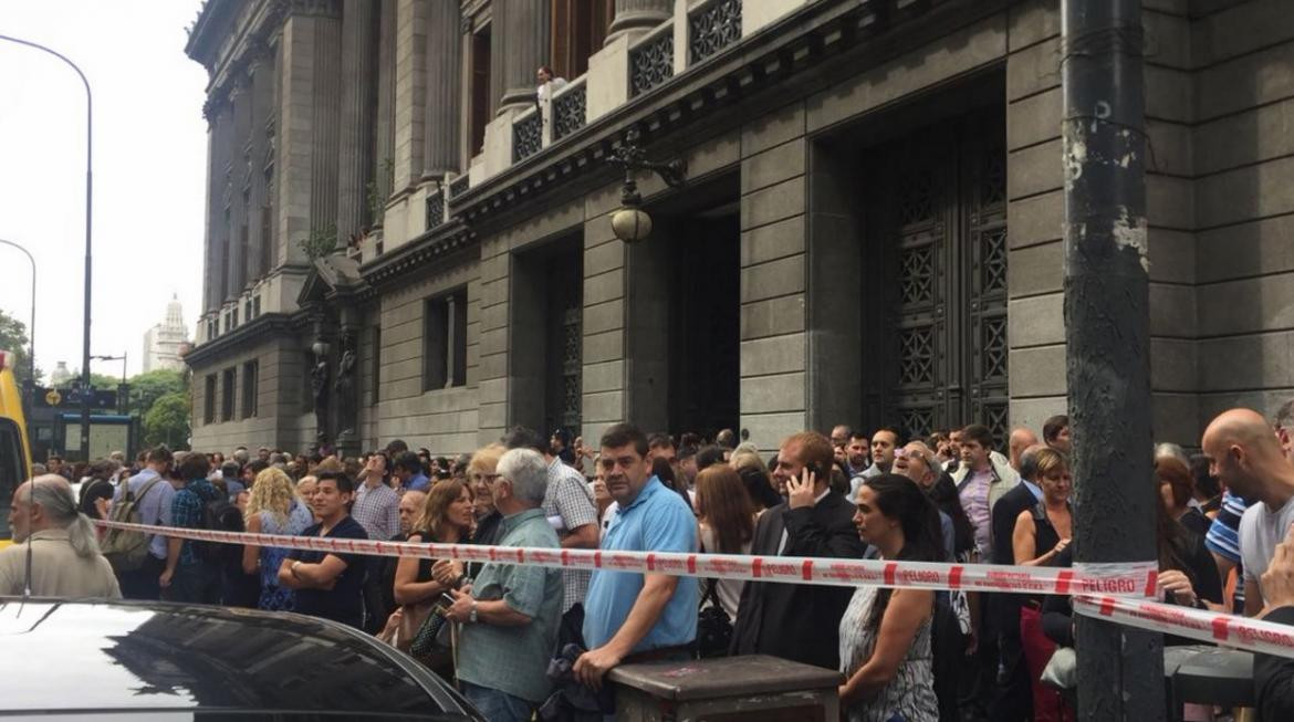 Evacuaron anexo del Congreso por amenaza de Bomba