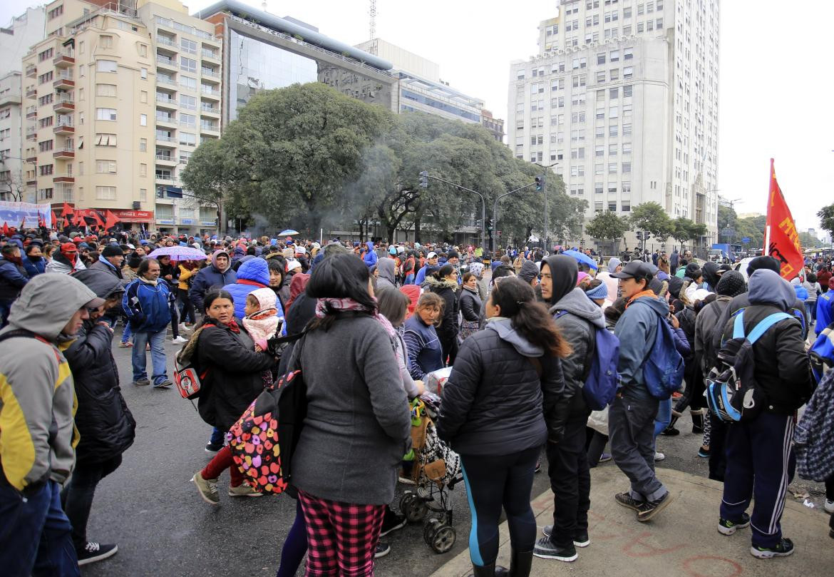 Marcha de organizaciones sociales en el centro porteño (NA)