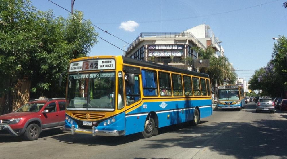 Colectivo línea 242, transporte público, tránsito