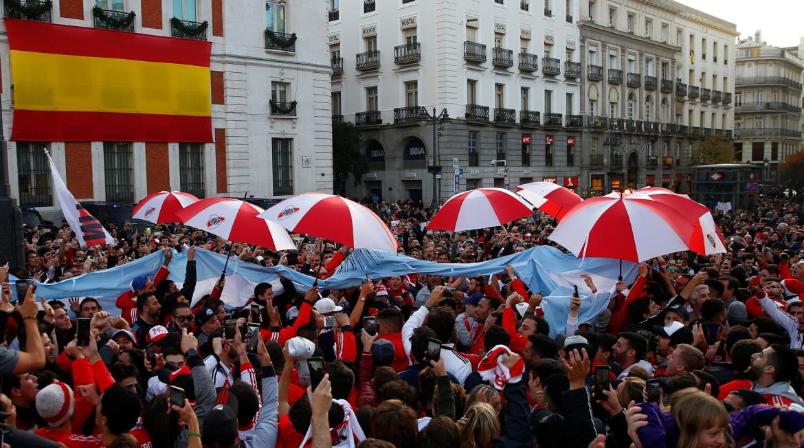 Histórico banderazo de River en España por la Superfinal, Reuters