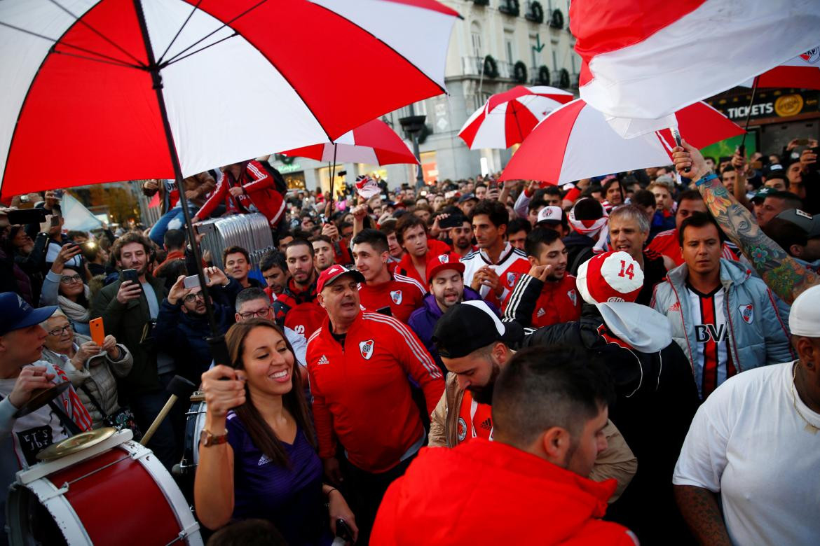 Histórico banderazo de River en España por la Superfinal, Reuters