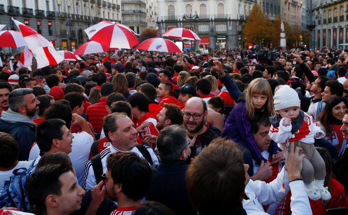 Histórico banderazo de River en España por la Superfinal, Reuters