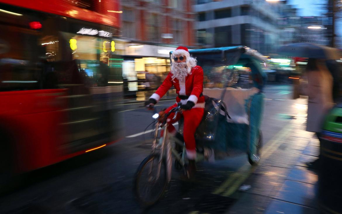 FOTOS de la Navidad en el mundo: los Papá Noel más extraños	- Londres