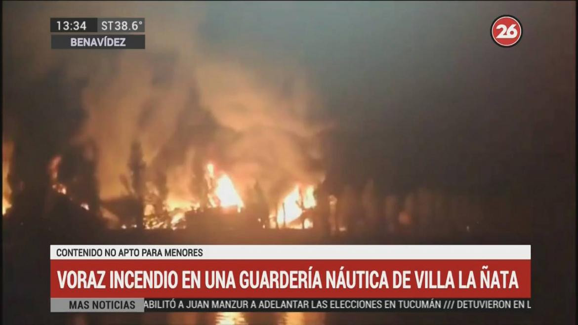 Voraz incendio en una guardería náutica de Villa La Ñata