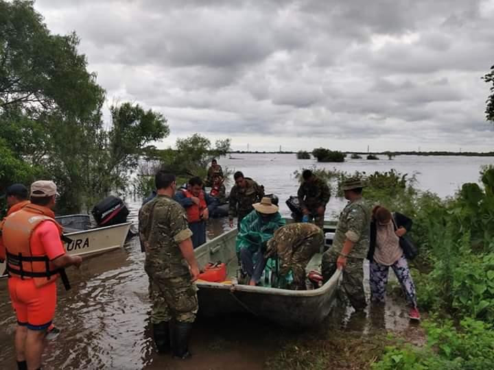 Ejército Argentino y redes solidarias se movilizan por las inundaciones del Litoral