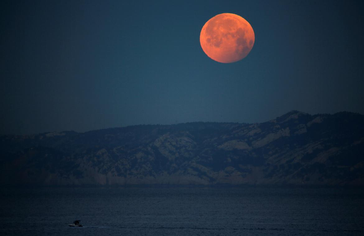 Súper Luna de Sangre en el Mundo - Francia (Reuters)