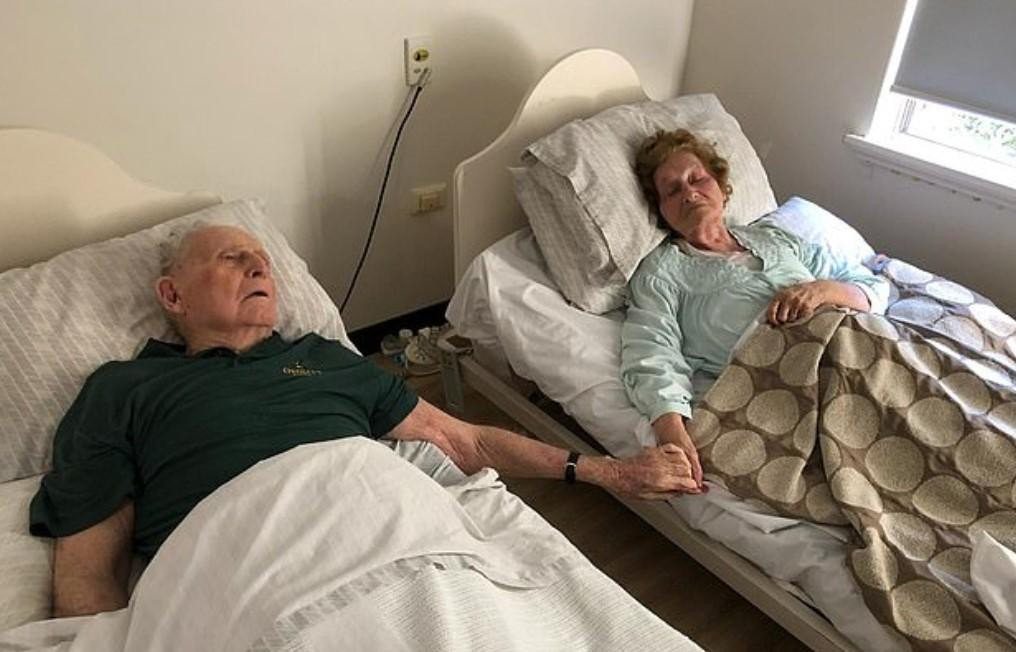Ancianos que murieron agarrados de la mano tras 70 años de casados