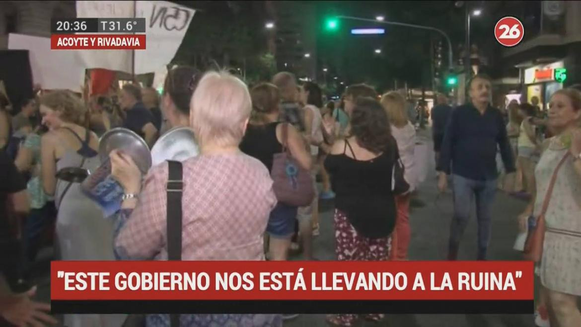 Ruidazo contra los tarifazos del Gobierno en Caballito, Canal 26