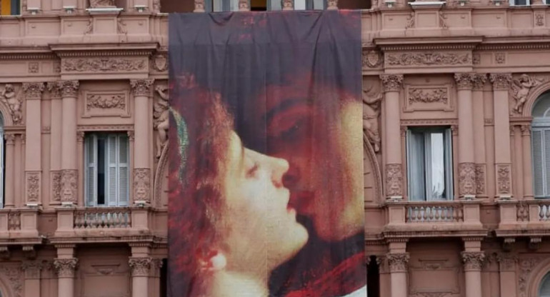 Bandera de Romeo y Julieta en Casa Rosada
