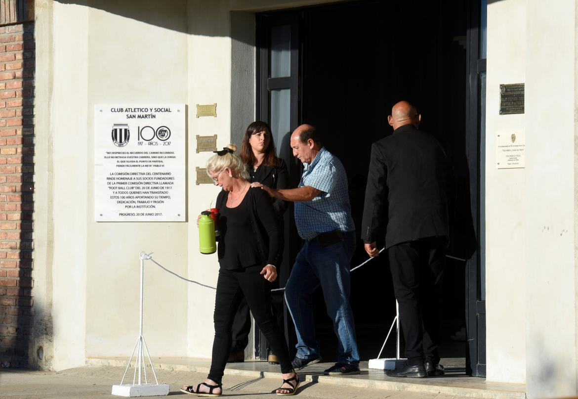 Familiares de Emiliano Sala en el último adiós en Santa Fe (Reuters)