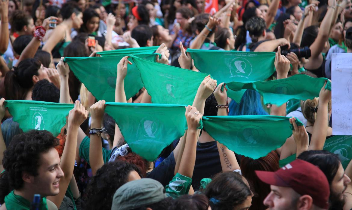 Pañuelazo verde por el aborto legal frente al Congreso