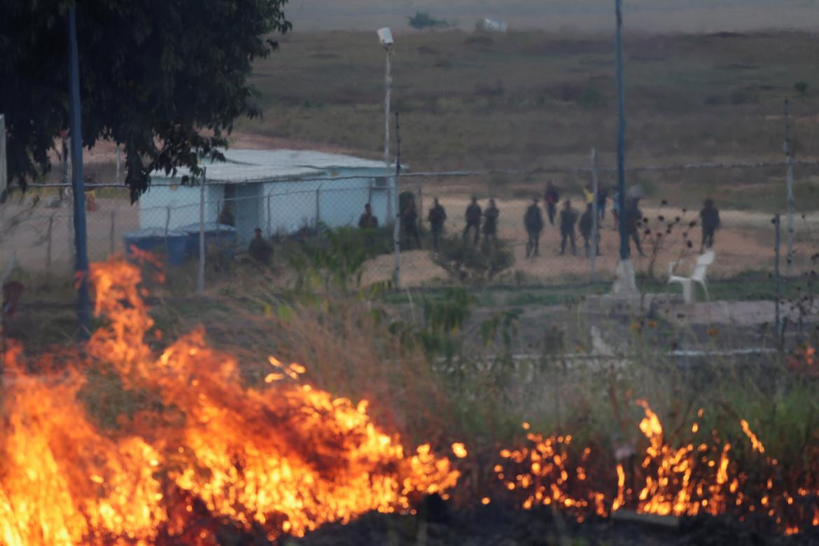 Incidentes y represión en la frontera de Venezuela por la ayuda humanitaria (Reuters)