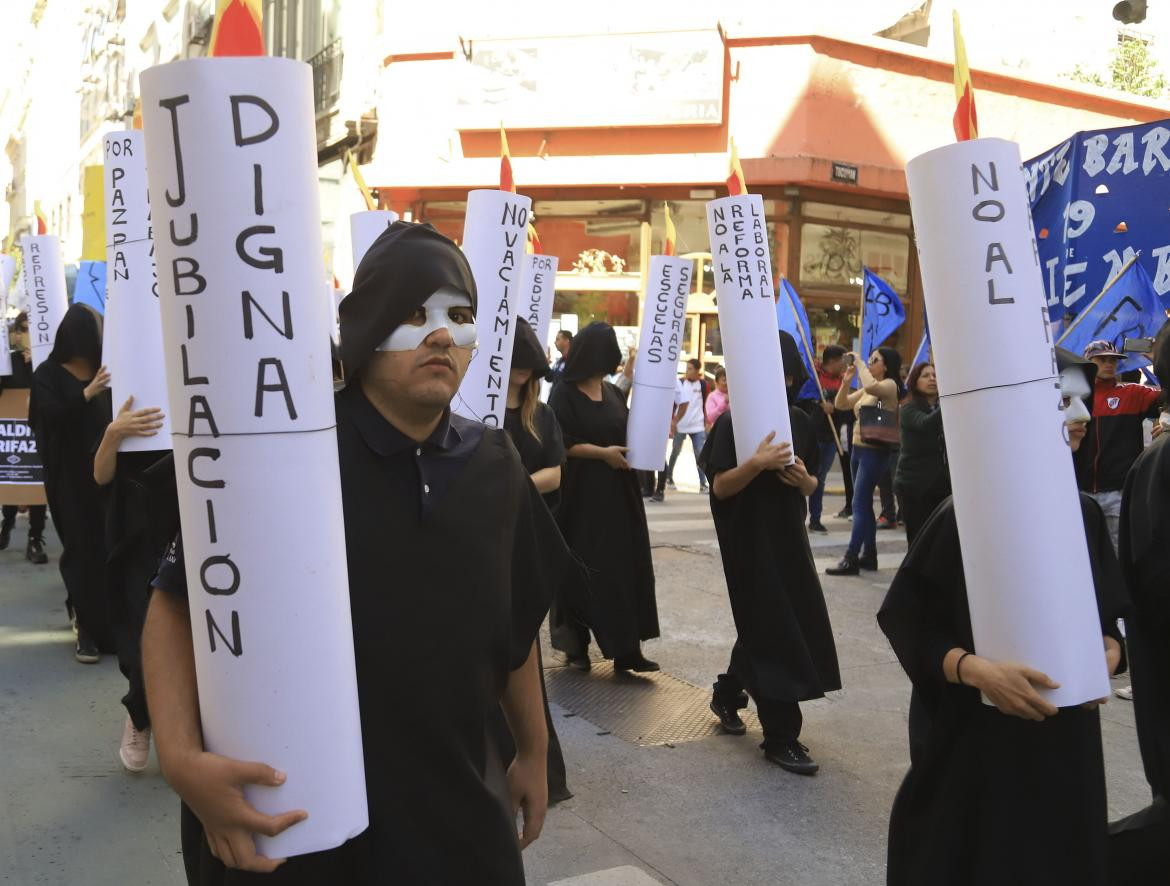 Maldito tarifazo, caos en centro porteño, nueva protesta contra los tarifazos, marcha al ENRE y al Congreso	