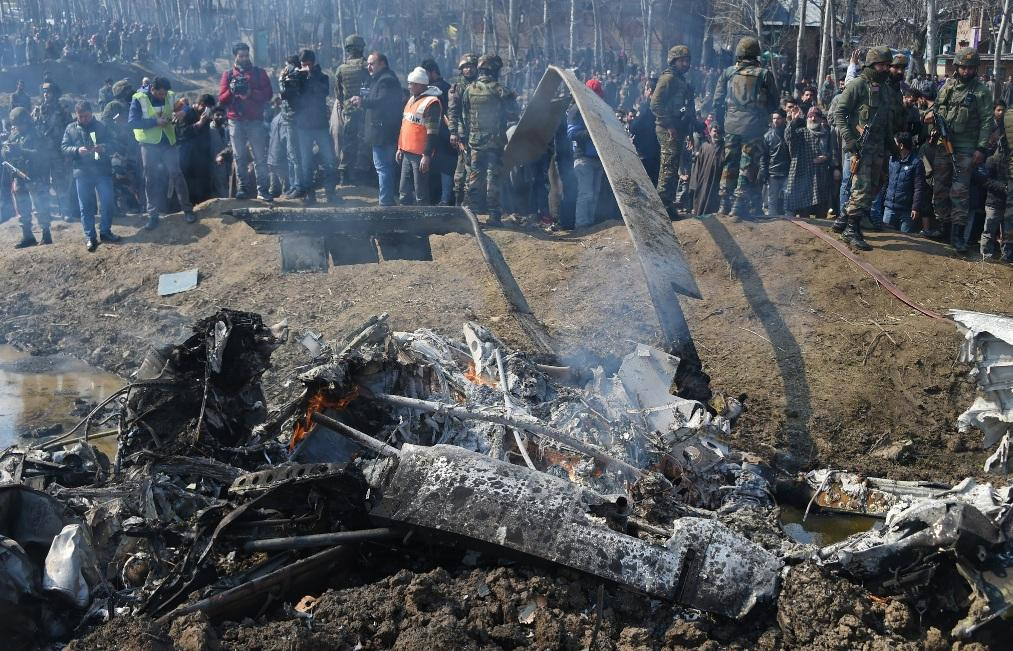 Pakistan derribó dos aviones y cierra su espacio aéreo