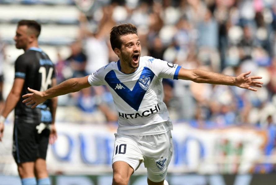 Festejo de Bouzat en el gol de Velez