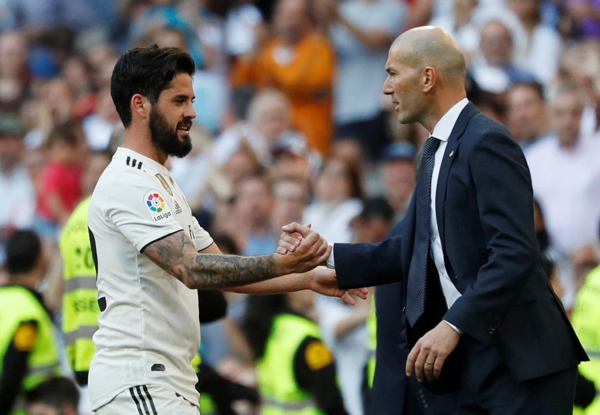 La Liga: Festejo de Isco junto a Zidane en el Real Madrid (Reuters)