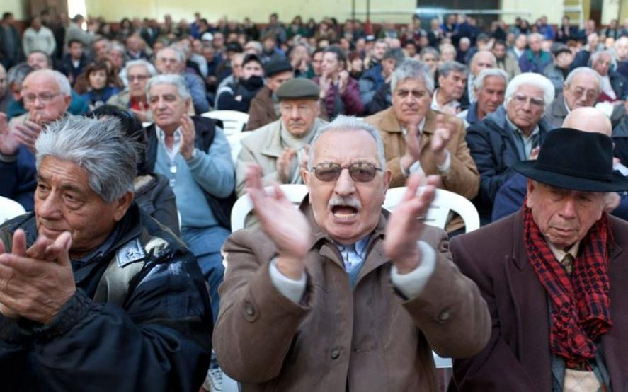 Jubilados canasta básica - economía argentina