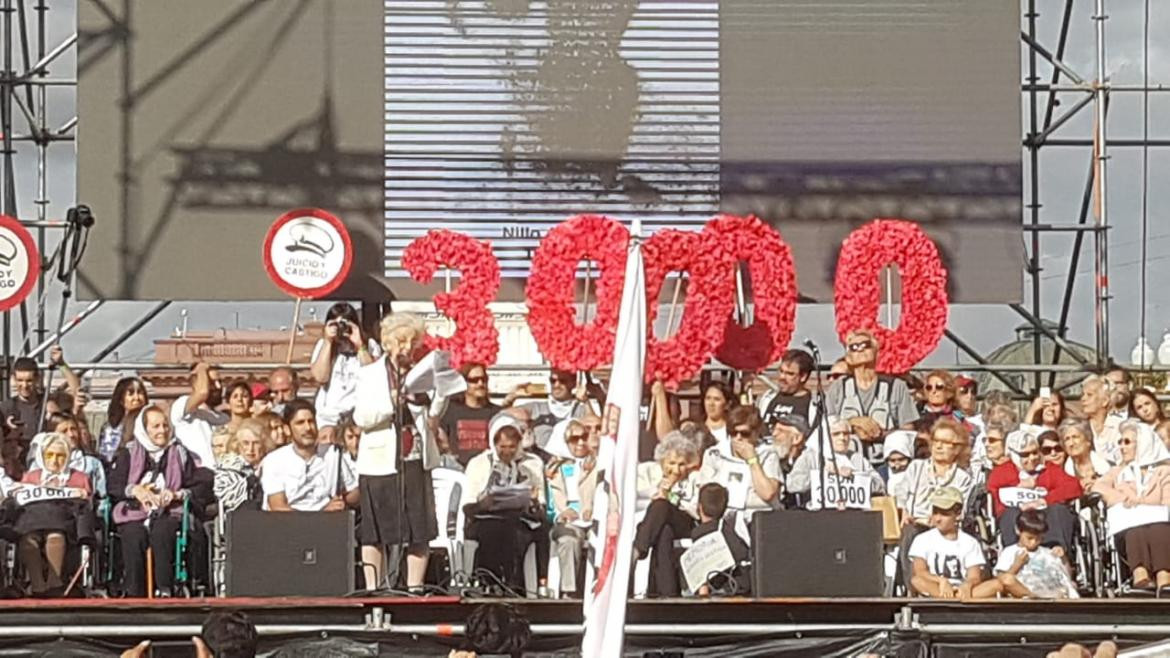 Abuelas y Madres de Plaza de Mayo, discurso, Foto: Claudia Seta, Diario26