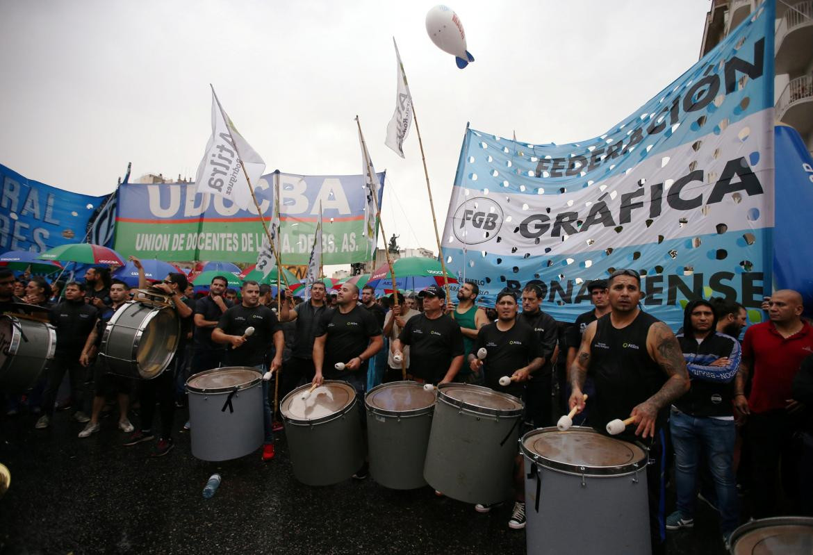 Marcha de gremios y pymes contra la política económica del Gobierno, Reuters