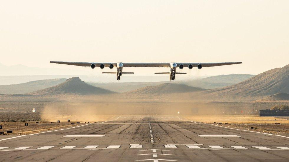 Despega con éxito el avión Stratolaunch, el más grande de la historia