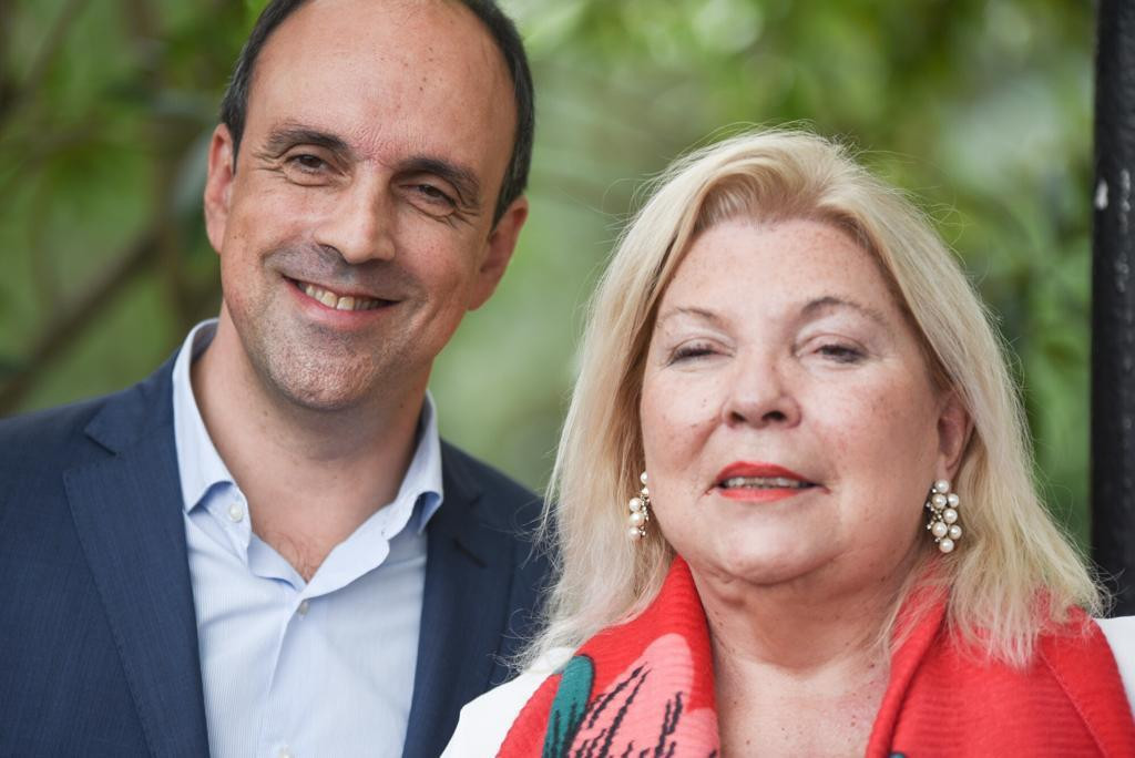 José Corral, candidato a gobernador de Santa Fe, junto a Elisa Carrió